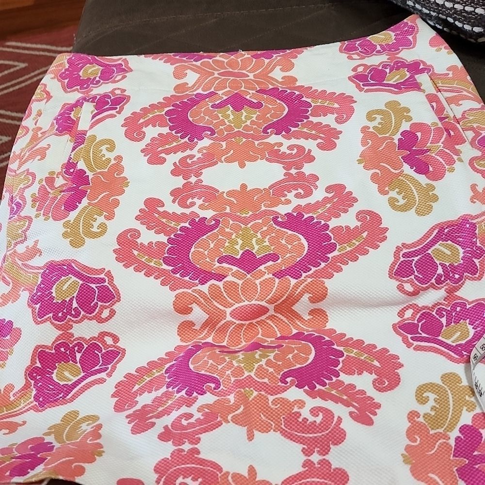 VEUC Sz 6 Fushia Coral Paisley Print Skirt